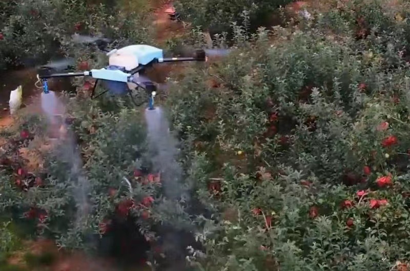Защита сельскохозяйственных дронов EAVISION делает опрыскивание фруктовых деревьев более эффективным
